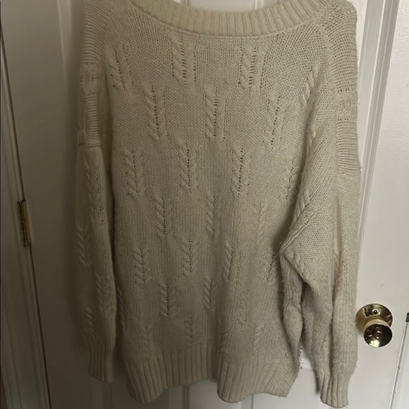 Lucky Brand Cream V-Neck Sweater with Relaxed Fit and Chunky Knit - Picture 3 of 4